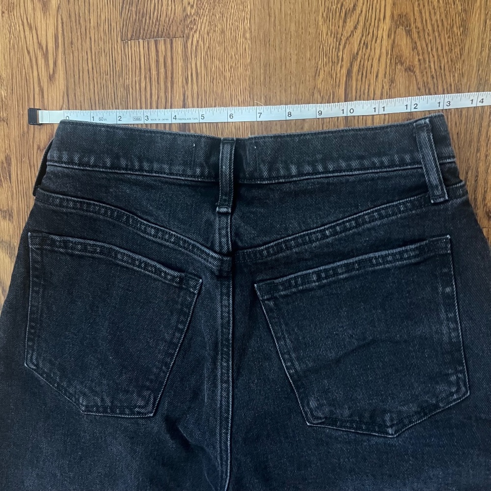 Abercrombie & Fitch:   The Pleated Short Ultra High Rise Black Jean Short - Picture 6 of 7